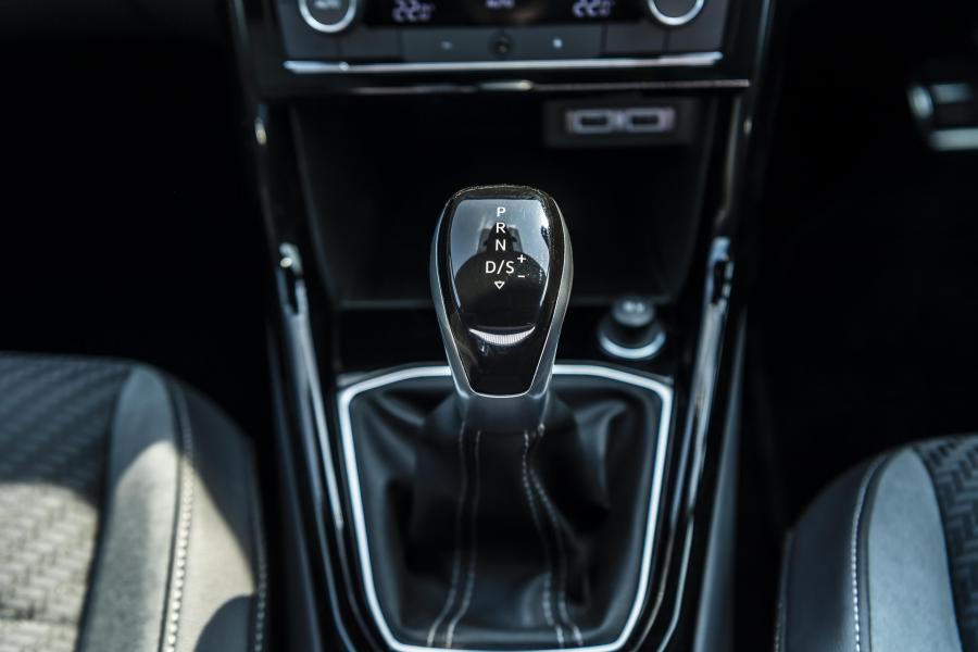 Детали интерьера Volkswagen T-Cross R-Line 2019 года  (UK) (фото 11 из 19)